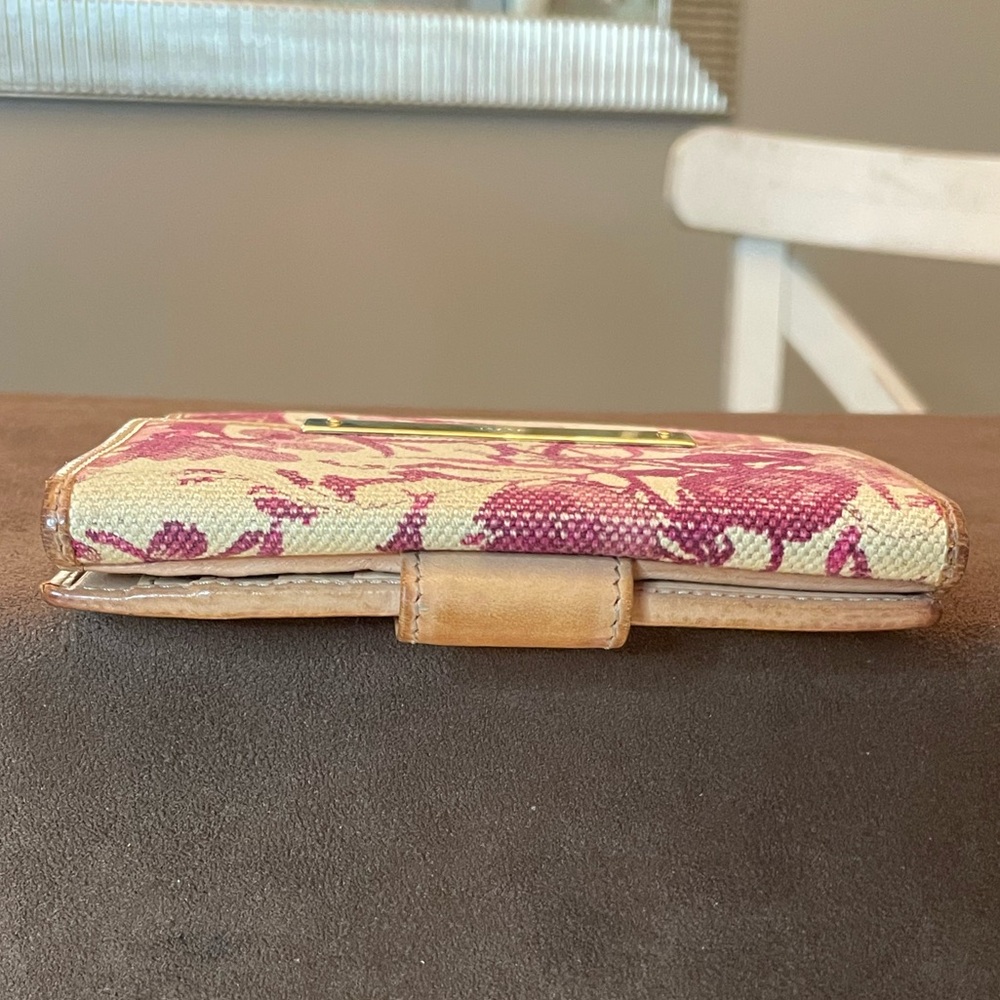 Gucci Cream Compact Wallet With Raspberry Floral … - image 5